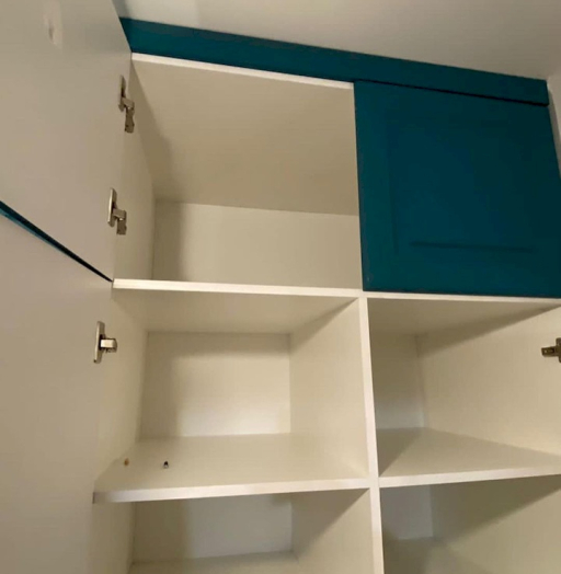 Встроенные шкафы-Встроенный распашной шкаф  «Модель 26»-фото7